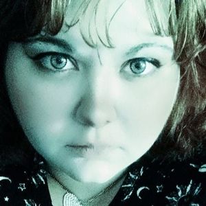 Meet your Posher, Holly